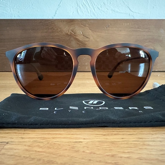 Blenders North Park Series Sunglasses in Broadway Nika Polarized - Picture 3 of 9